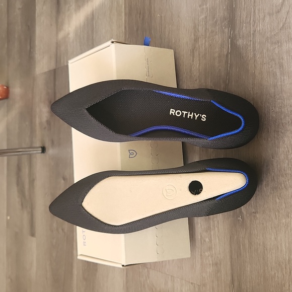 Rothy's black classic pointed flats - Picture 5 of 11